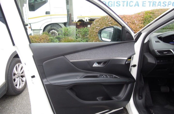 ❌ riservata Cardillo❌. Peugeot 3008 1.5 bluehdi Allure s&s 130cv eat8 Automatic Diesel
112070 km,