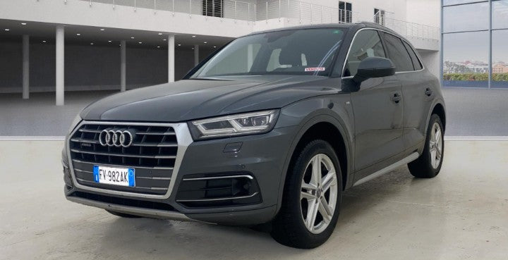 Audi Q5 40 2.0 tdi Business Sport quattro 190cv s-troni Garanzia 12 mesi.✅ Chilometraggio certificati ✅ Fatturabile iva esposta ✅Consegna in tutta Italia.Motore e cambio in ottime condizioni,Clima automatico, cruiser control, rimessa in carreggiata,anti