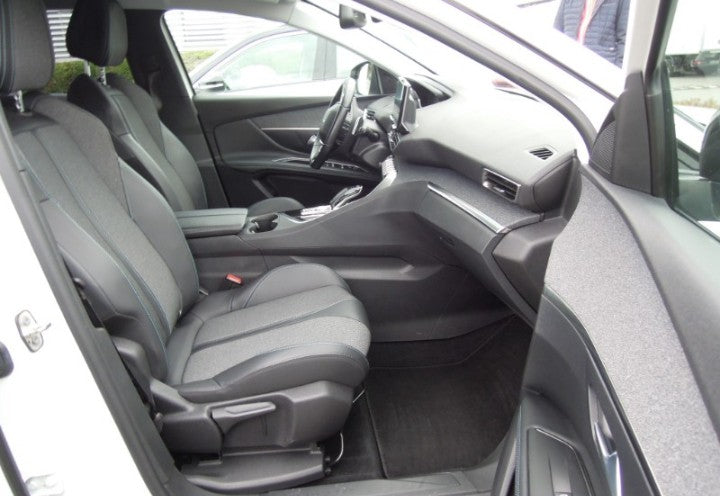 ❌ riservata Cardillo❌. Peugeot 3008 1.5 bluehdi Allure s&s 130cv eat8 Automatic Diesel
112070 km,