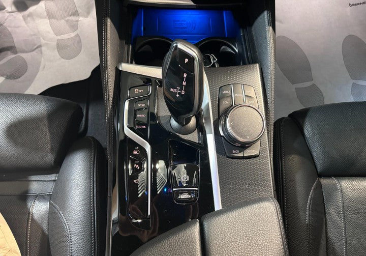 Bmw 530e Touring Luxury auto Sequential PHEV Petrol.             184cv