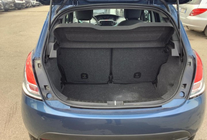 Lancia Ypsilon 1.0 firefly hybrid Gold s&s 70cv Manual Hybrid
70PS), Hybrid, , 19533 km,