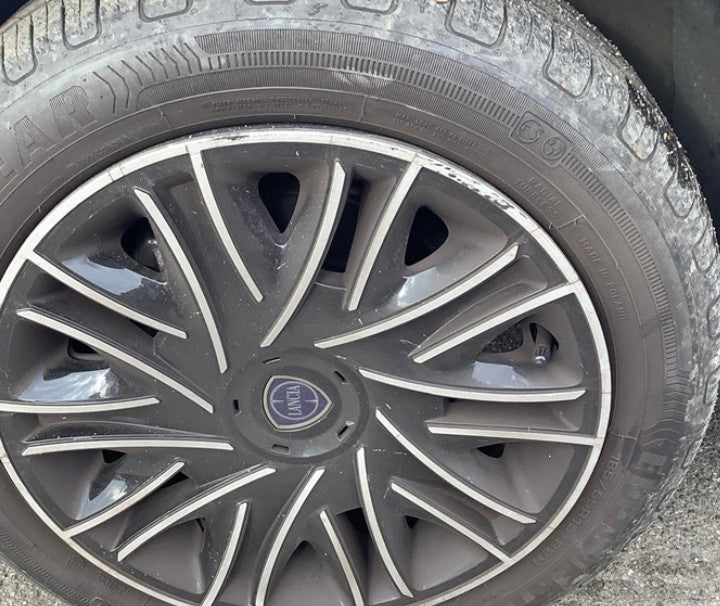 Lancia Ypsilon 1.0 firefly hybrid Gold s&s 70cv Manual Hybrid
70PS), Hybrid, , 19533 km,