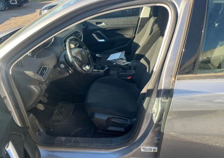 Peugeot 308 SW 1.5 bluehdi Active Business s&s 130cv my20 Manual Diesel
(130cv),152333 km,